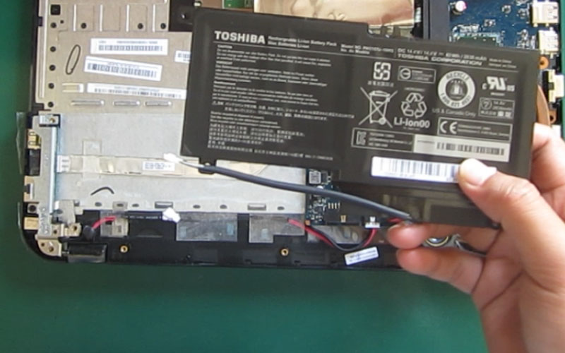 Laptop Kena Air? Ini Cara Mudah untuk Menyelamatkannya Guide.GG