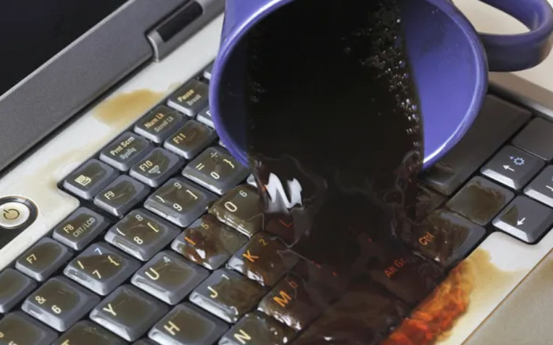 Laptop Kena Air? Ini Cara Mudah untuk Menyelamatkannya Guide.GG